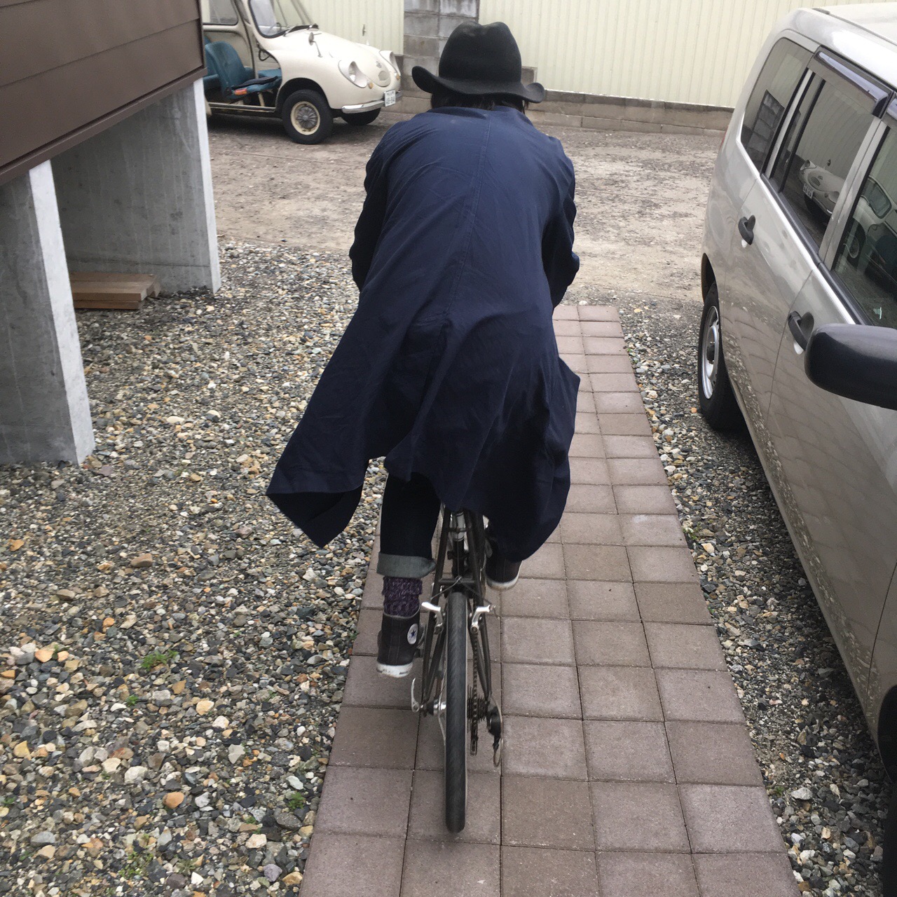 10099FEF-4761-401C-8CBD-84D9087CF51D