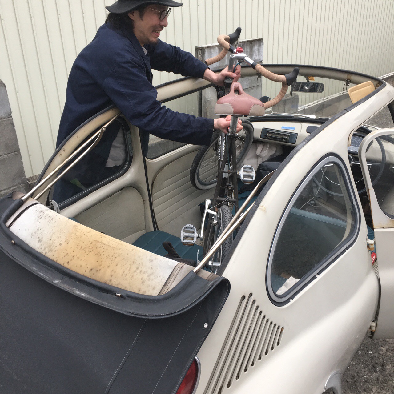 1646024E-BE35-42DF-A061-95C163E6C1AE