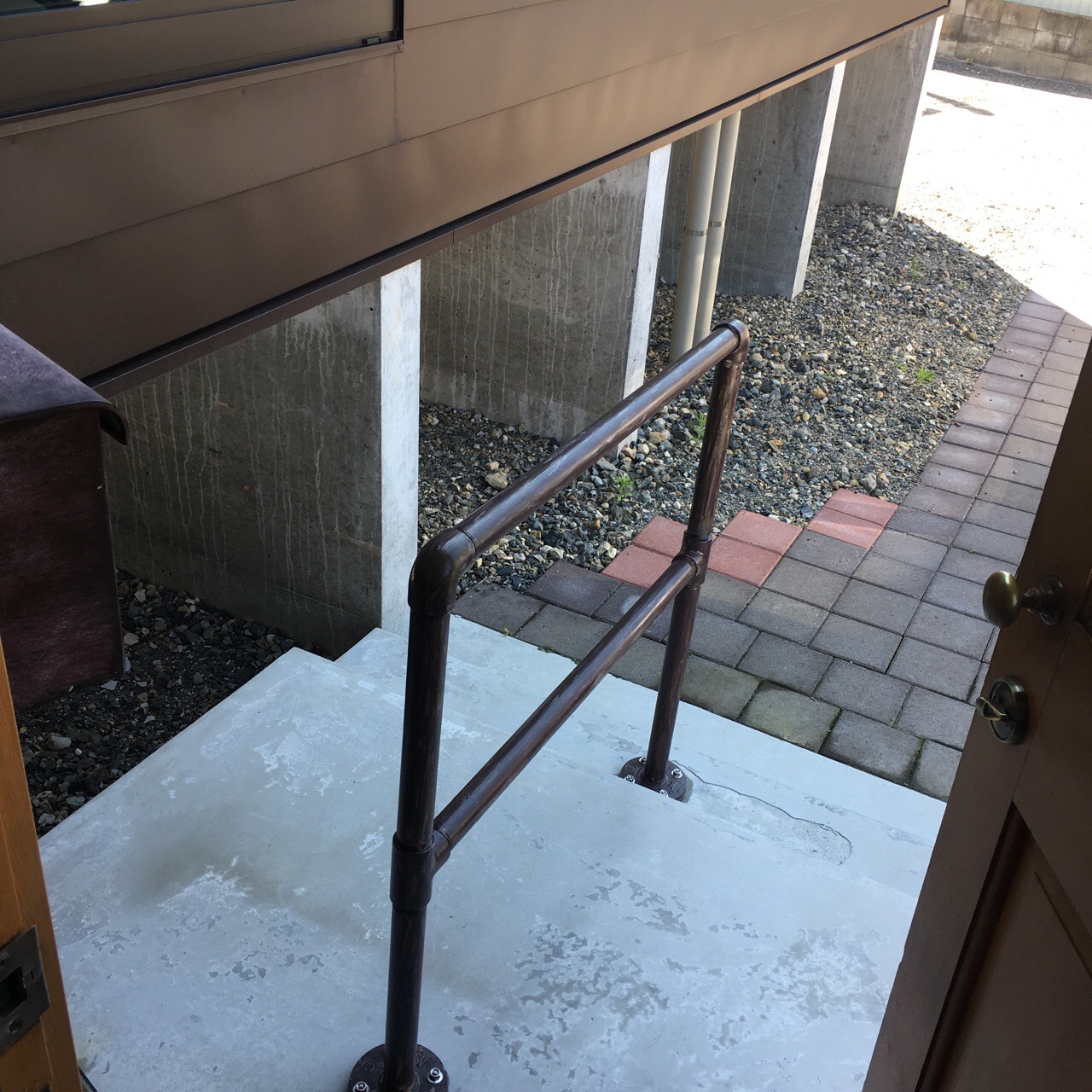 06A6F9B2-0685-4F43-B21A-80ED3EAB6E7D