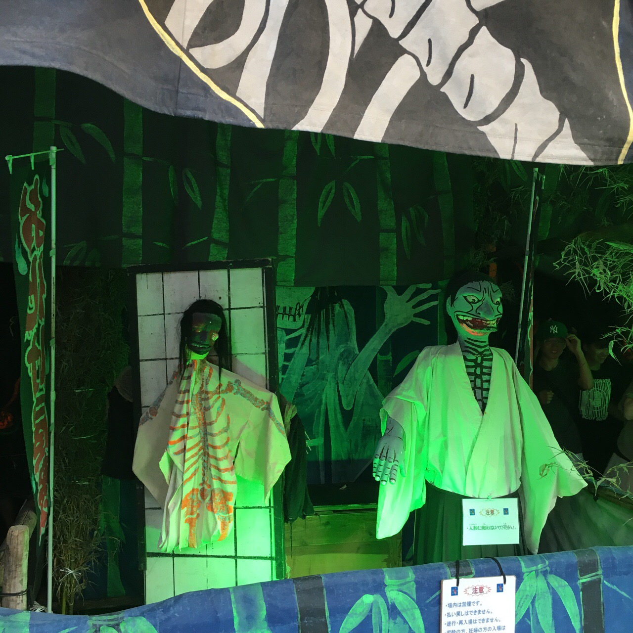 FB6BF09A-CB16-42B3-85FD-4E0BA6BB0075